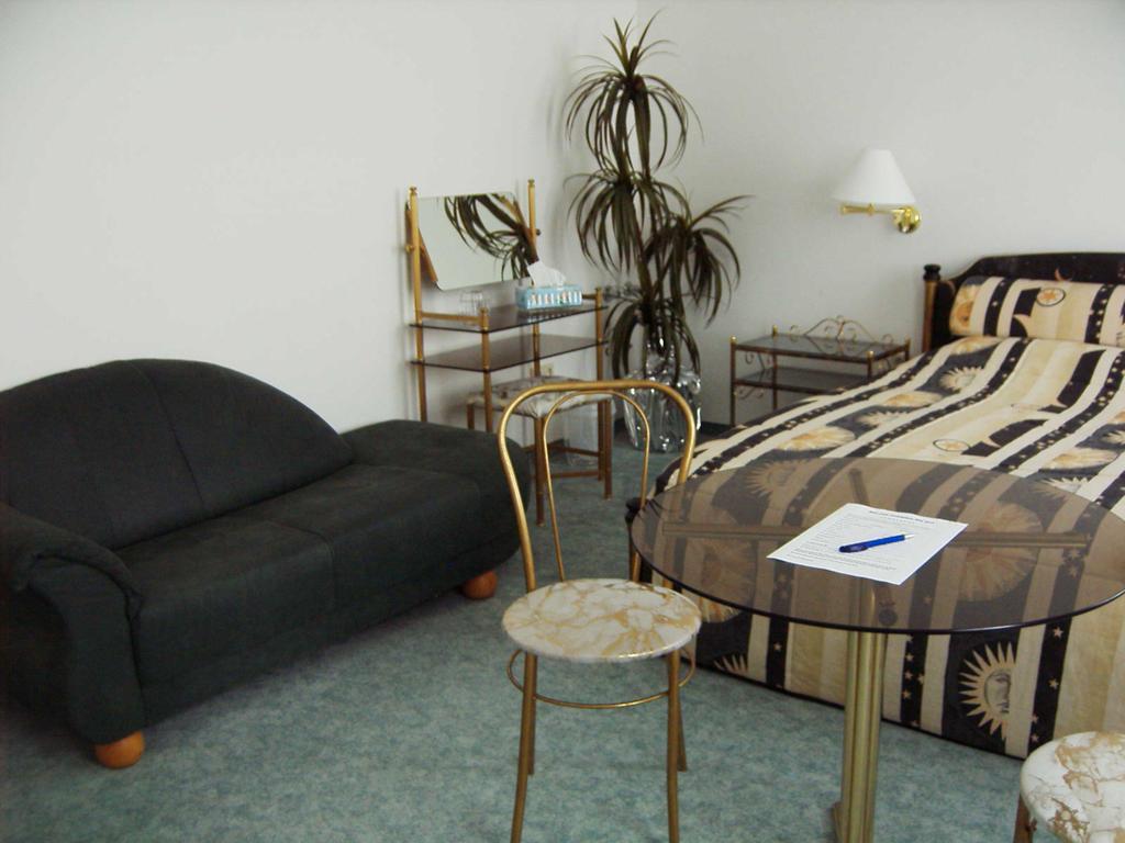 Gaestehaus Rehbein Calbe Εξωτερικό φωτογραφία